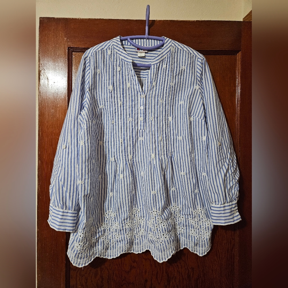 American Sweetheart Long Sleeve White & Blue Striped Embroidered Blouse Size M